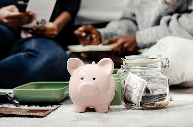 mother-teaching-her-daughter-about-savings