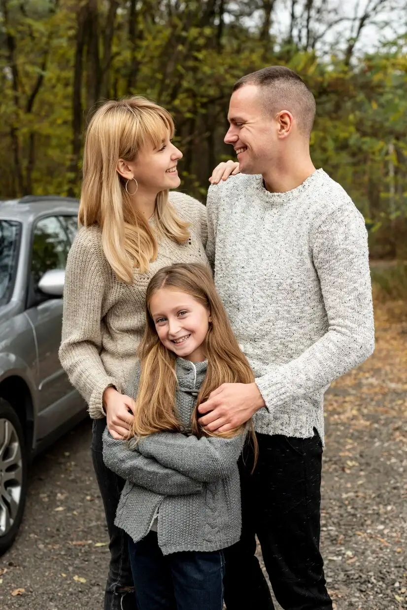 portrait-happy-family-nature